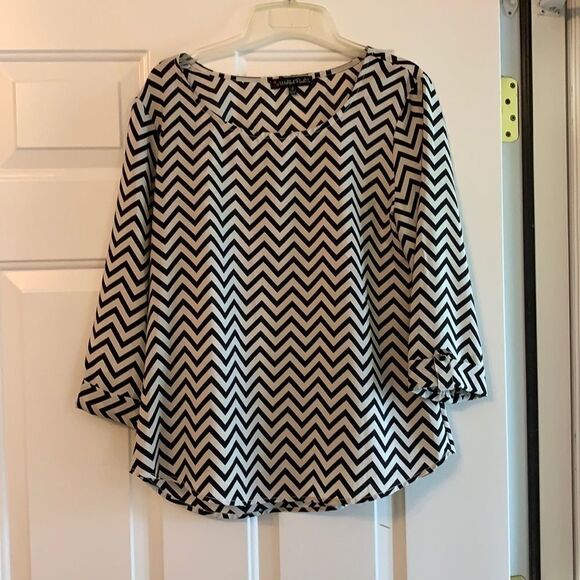 WISHFUL PARK 3/4 sleeve chevron blouse - Picture 1 of 5